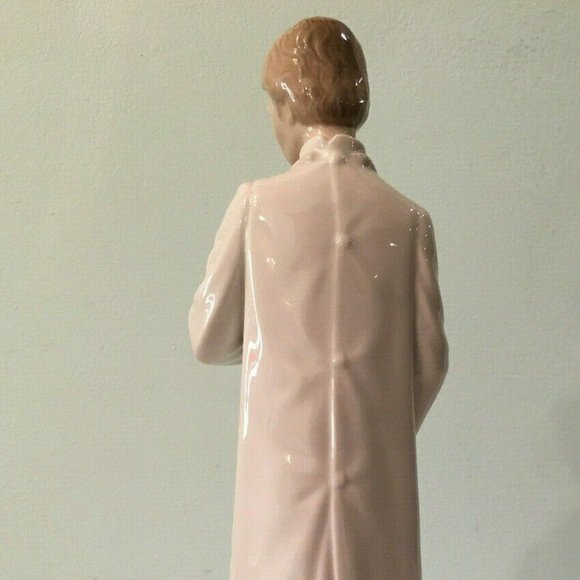 Lladro Nao Figurine, Doctor, Male 13.5" MIB - Picture 4 of 8